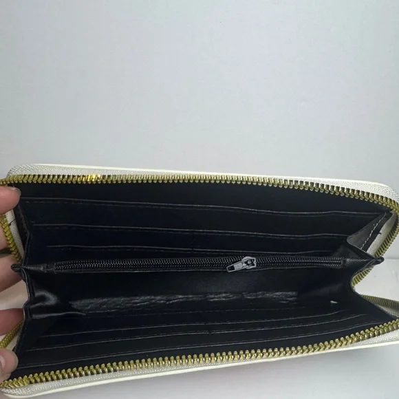 Hello Kitty Strawberry and Cherry Wallet - Picture 7 of 8